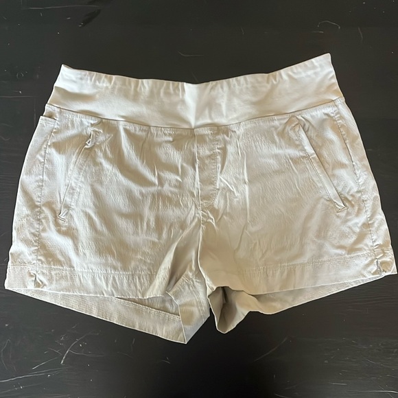 Athleta Trekkie North Short - Picture 1 of 6